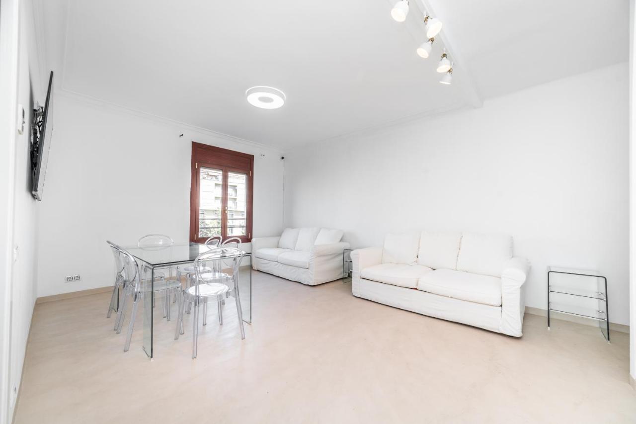 Apartamentos Gran Via 732 Barcelona Kültér fotó