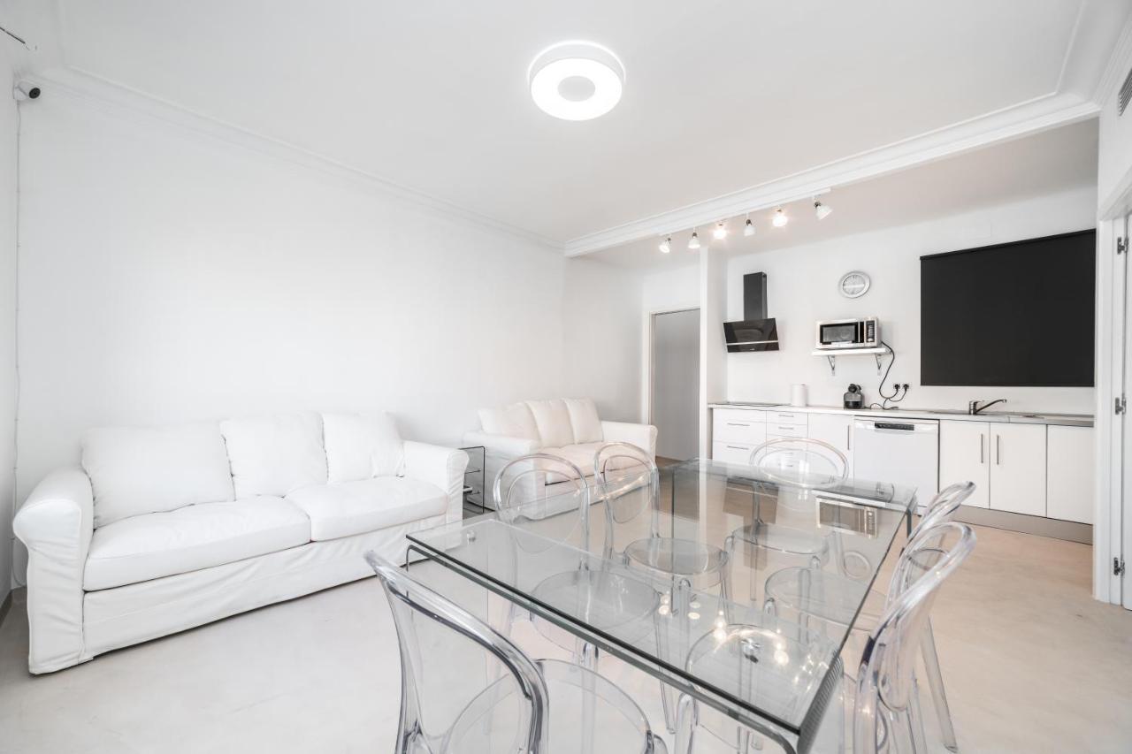 Apartamentos Gran Via 732 Barcelona Kültér fotó