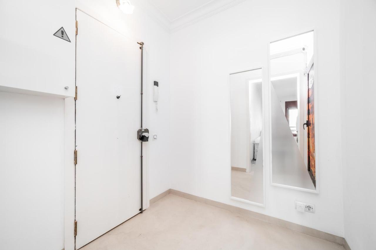 Apartamentos Gran Via 732 Barcelona Kültér fotó