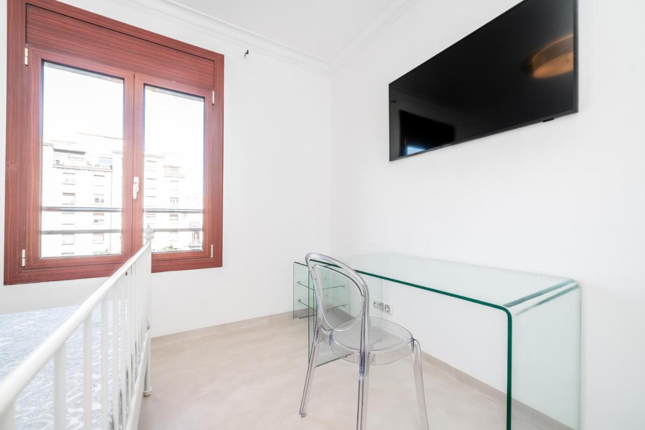 Apartamentos Gran Via 732 Barcelona Kültér fotó