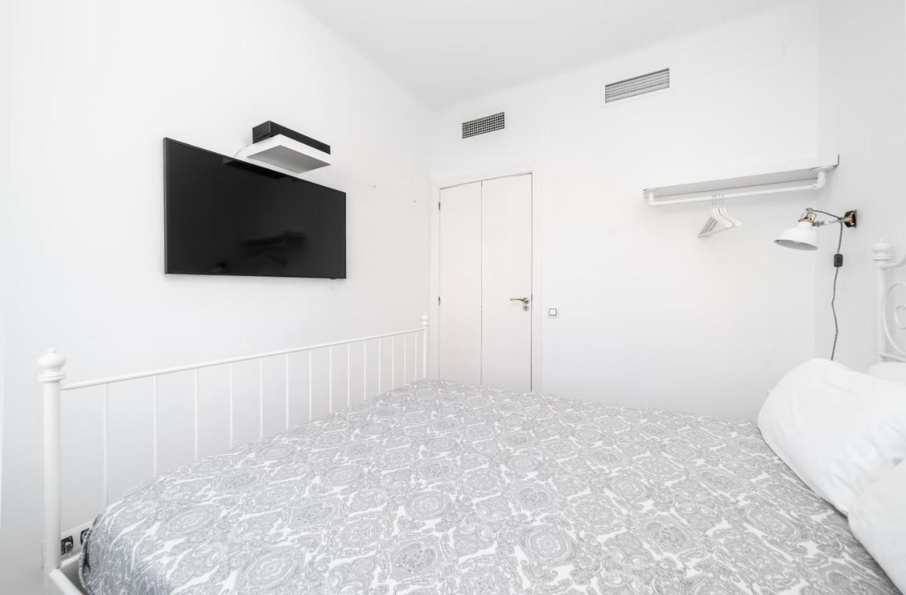 Apartamentos Gran Via 732 Barcelona Kültér fotó