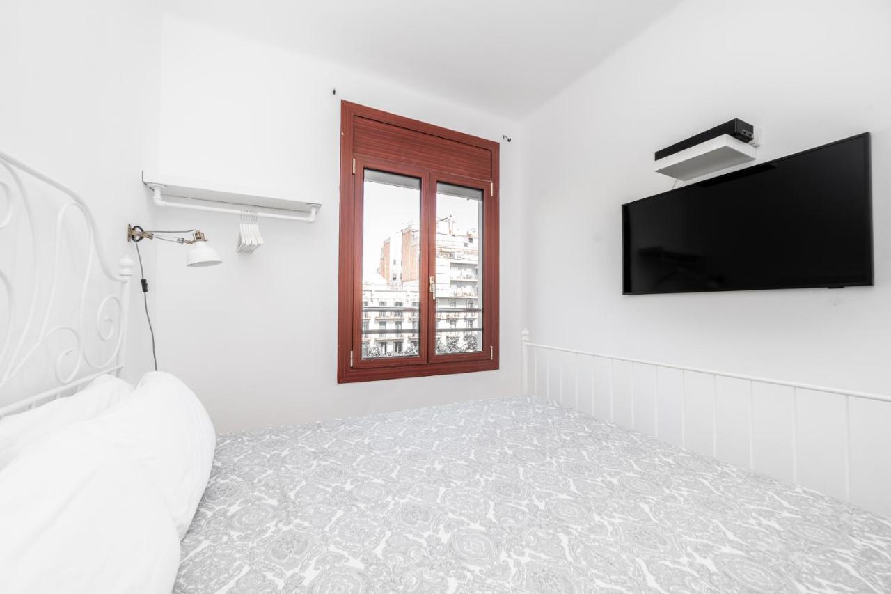 Apartamentos Gran Via 732 Barcelona Kültér fotó